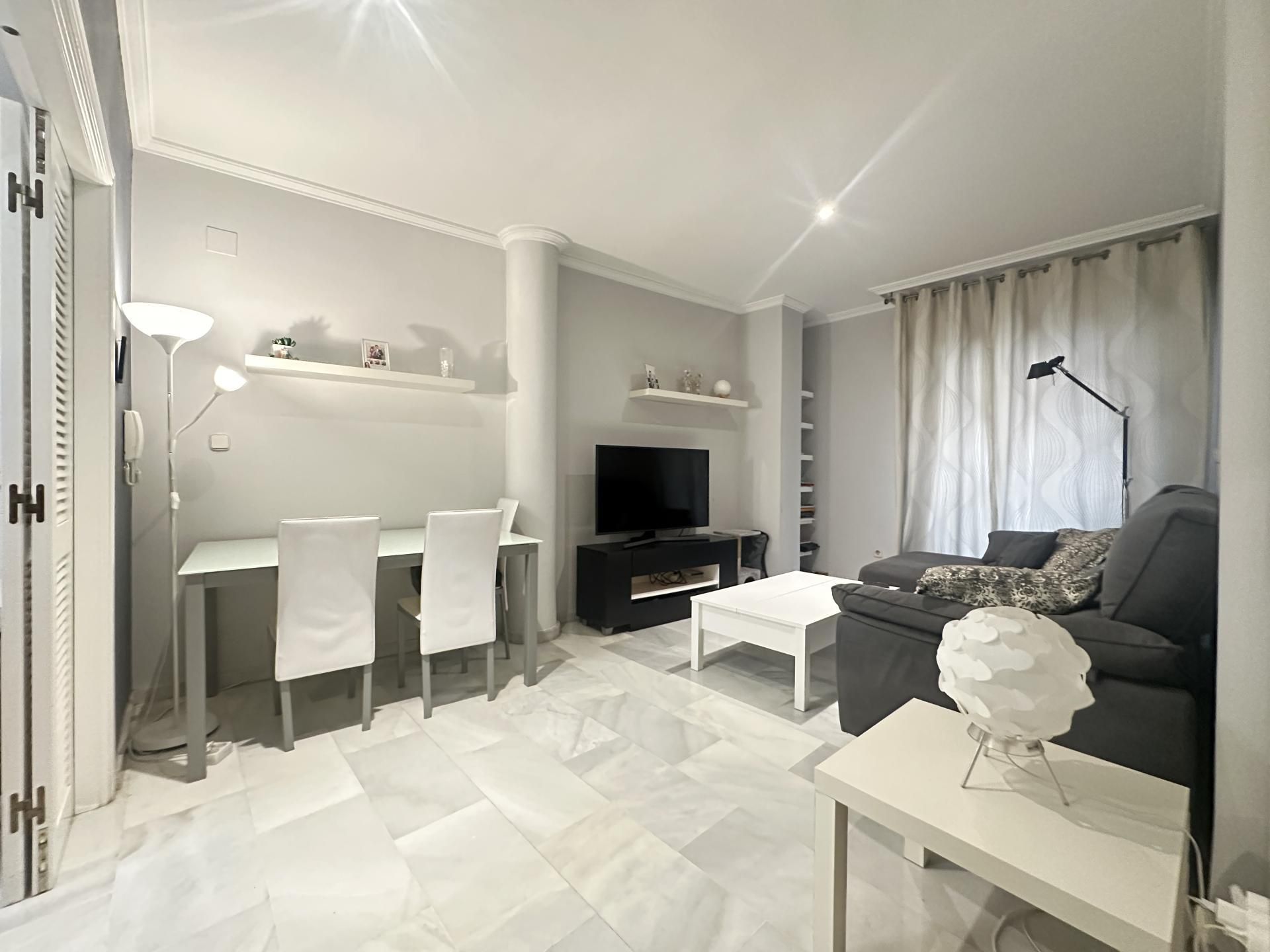 Living room of Flat to rent in  Granada Capital  with Air Conditioner and Balcony