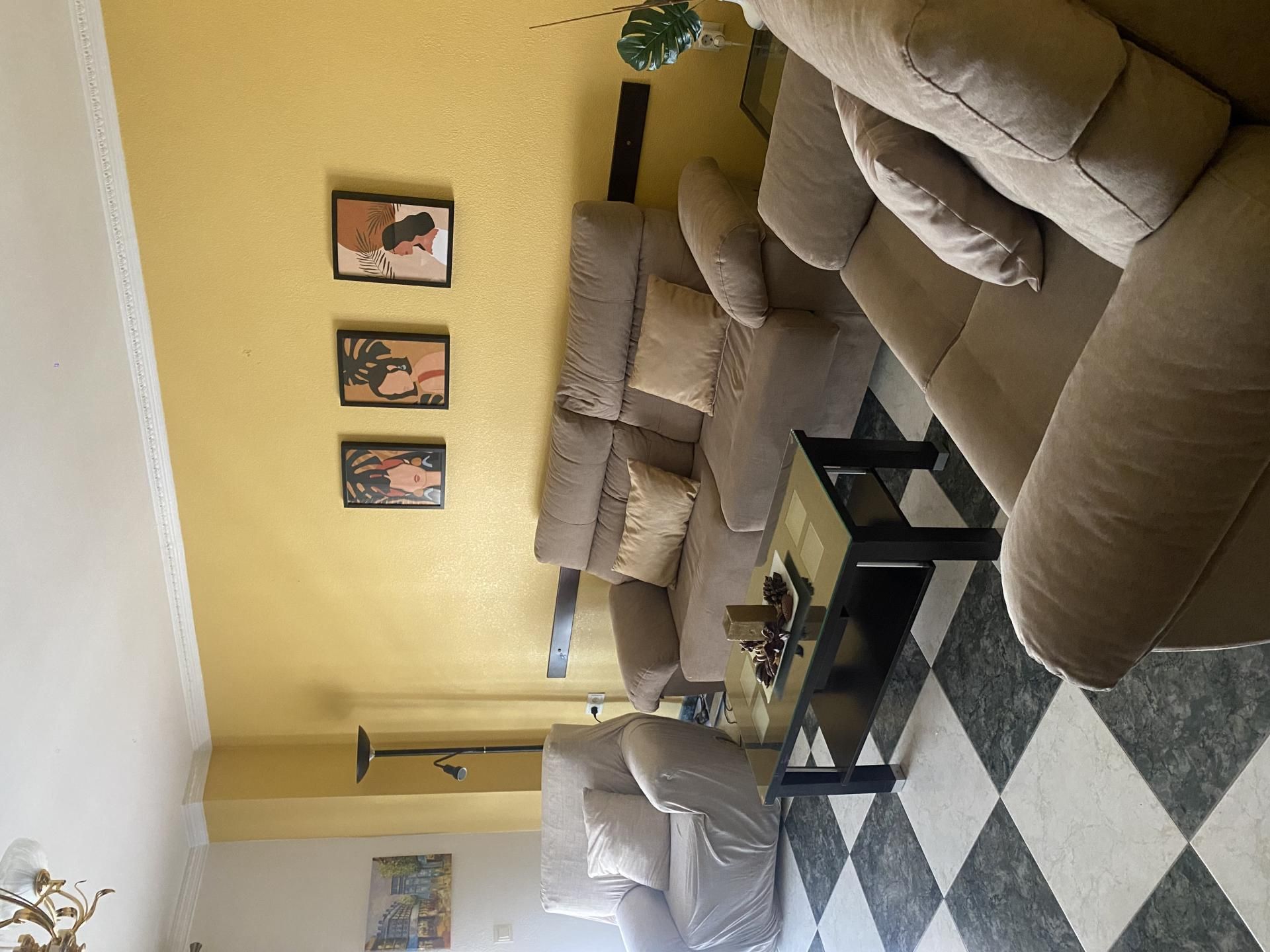 Sala d'estar de Pis de lloguer en Ronda amb Parquet i Moblat