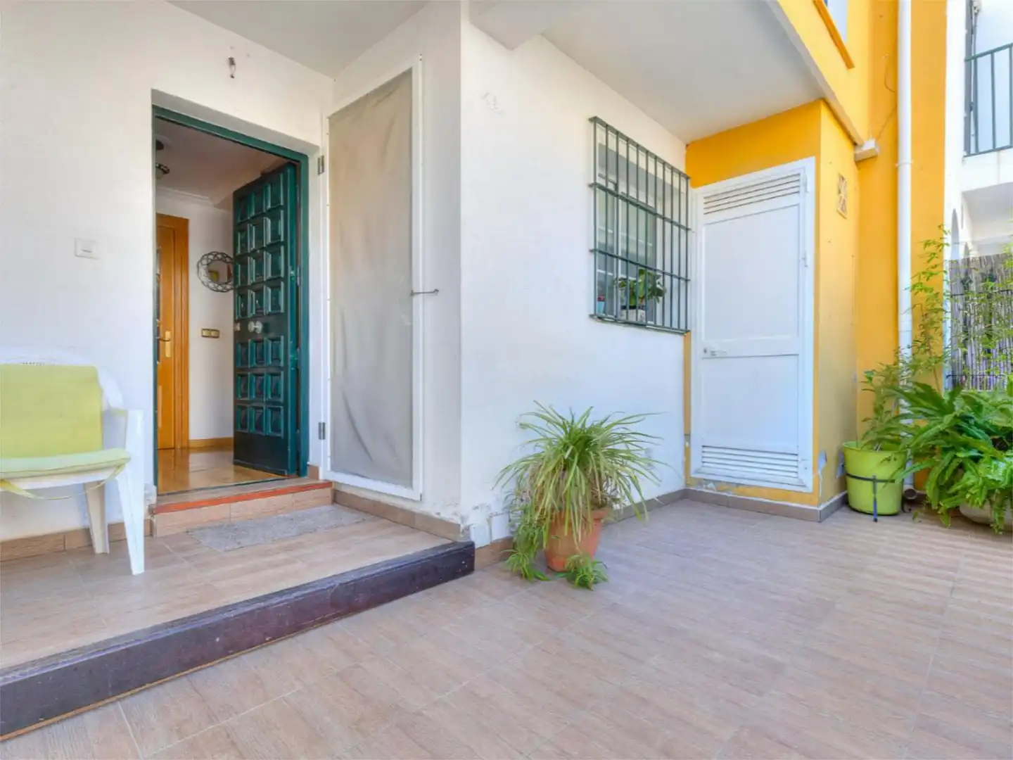 Houses for sale in Calle Monaguillo, 1, Los Boliches Houses for sale in Fuengirola with Air Conditioner, Private garden and Parquet flooring