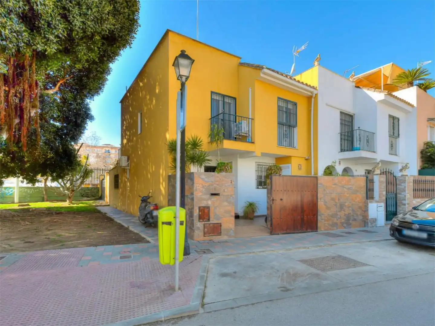Houses for sale in Calle Monaguillo, 1, Los Boliches Exterior view of Houses for sale in Fuengirola with Air Conditioner, Private garden and Parquet flooring
