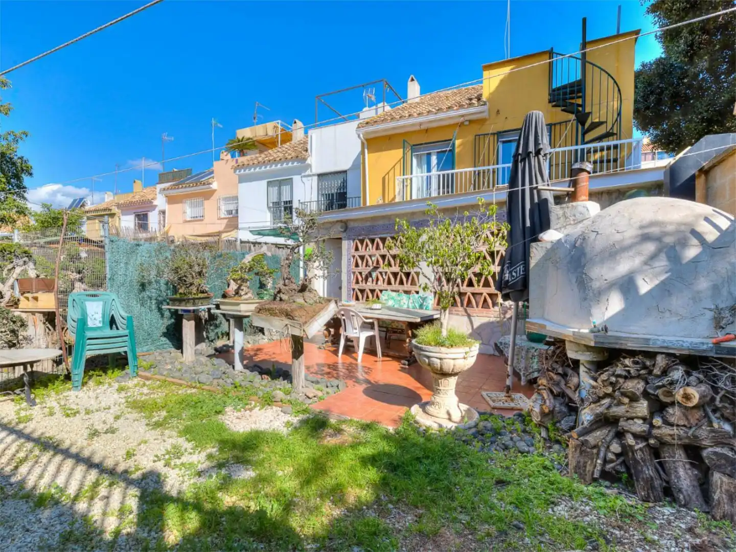Houses for sale in Calle Monaguillo, 1, Los Boliches Exterior view of Houses for sale in Fuengirola with Air Conditioner, Private garden and Parquet flooring