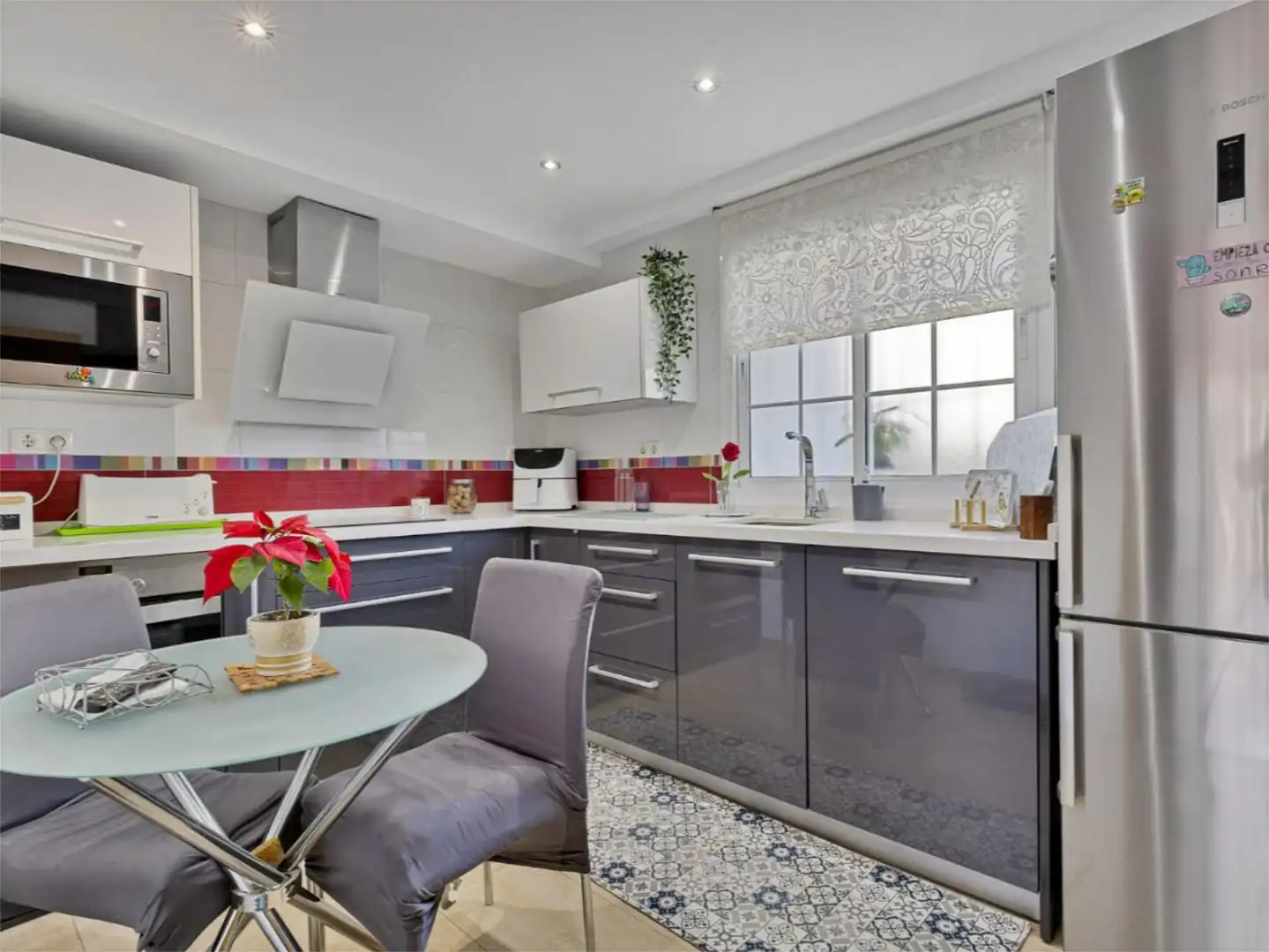 Houses for sale in Calle Monaguillo, 1, Los Boliches Kitchen of Houses for sale in Fuengirola with Air Conditioner, Private garden and Parquet flooring