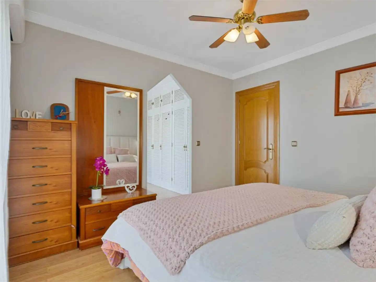 Houses for sale in Calle Monaguillo, 1, Los Boliches Bedroom of Houses for sale in Fuengirola with Air Conditioner, Private garden and Parquet flooring