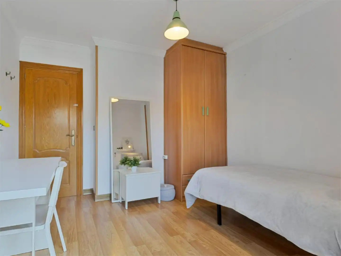Houses for sale in Calle Monaguillo, 1, Los Boliches Bedroom of Houses for sale in Fuengirola with Air Conditioner, Private garden and Parquet flooring