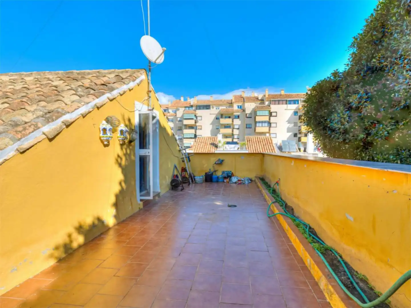 Houses for sale in Calle Monaguillo, 1, Los Boliches Exterior view of Houses for sale in Fuengirola with Air Conditioner, Private garden and Parquet flooring