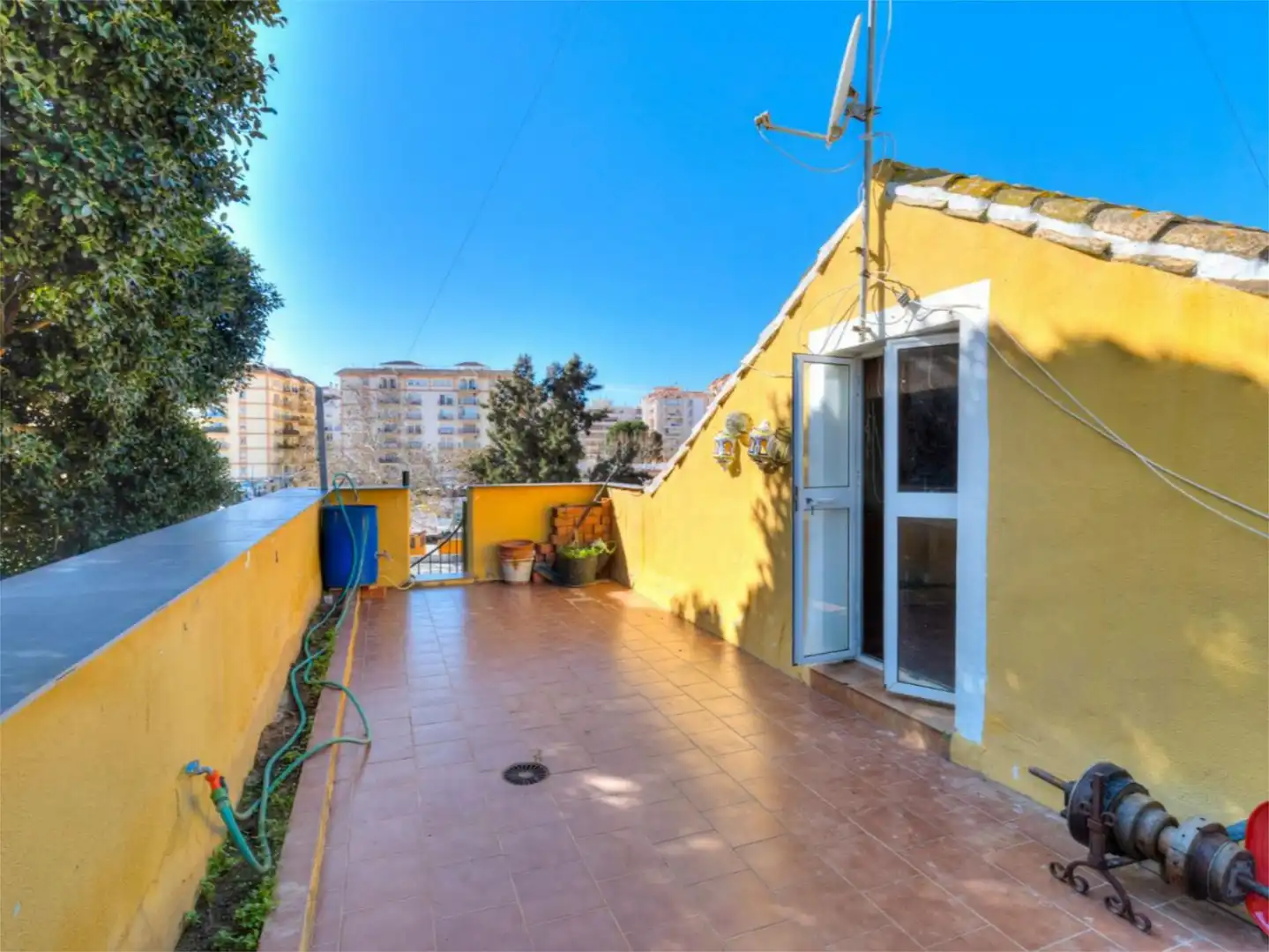 Houses for sale in Calle Monaguillo, 1, Los Boliches Garden of Houses for sale in Fuengirola with Air Conditioner, Private garden and Parquet flooring
