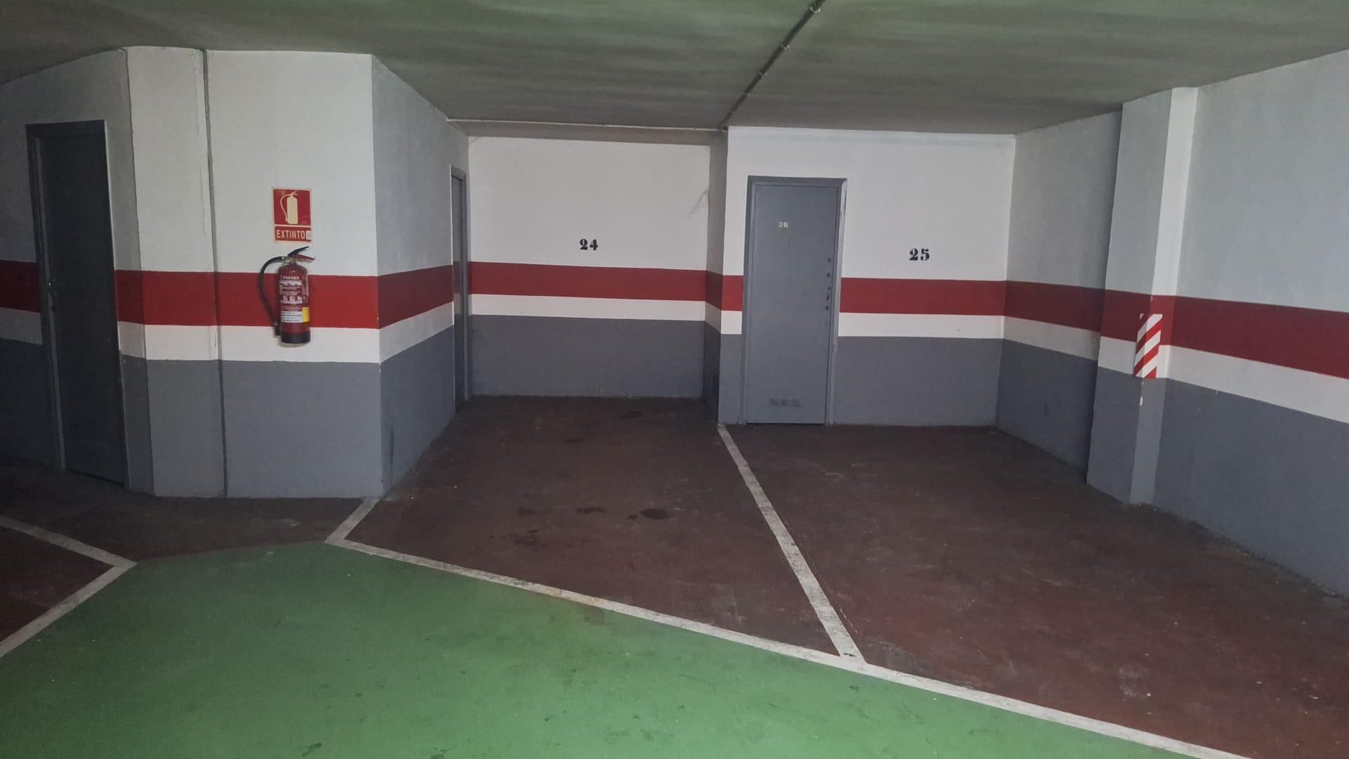 Parking of Flat to rent in  Zaragoza Capital  with Heating, Parquet flooring and Community parking