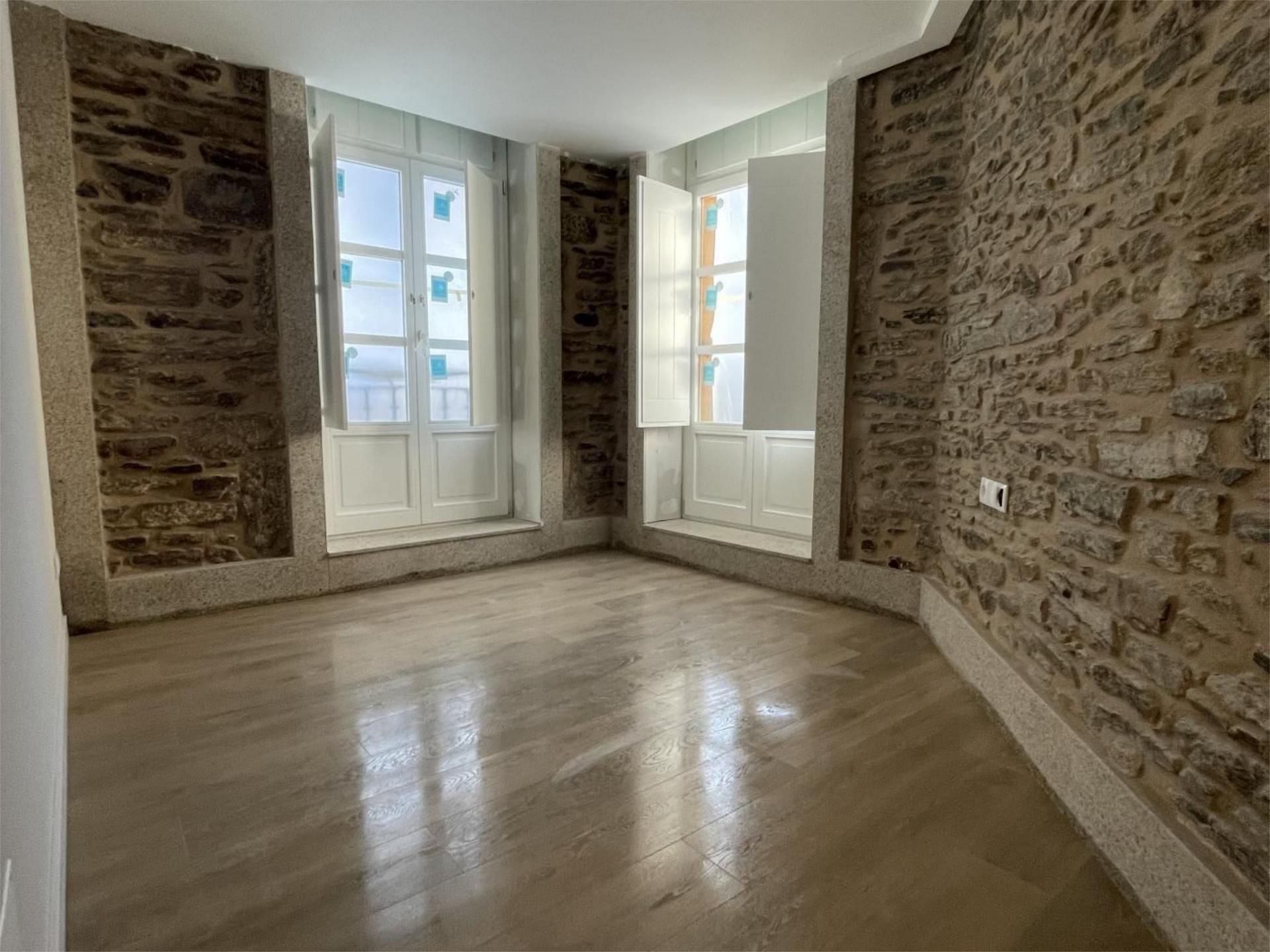 Bedroom of Flat to rent in Santiago de Compostela   with Heating, Parquet flooring and Furnished