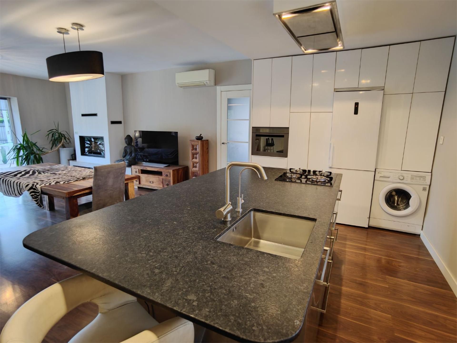 Cocina de Casa o chalet en venta en Nuevo Baztán con Aire acondicionado, Calefacción y Jardín privado