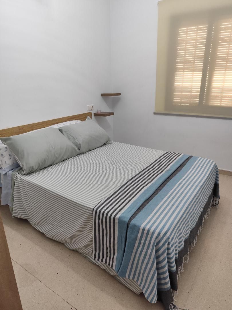 Bedroom of Flat to share in Brenes  with Air Conditioner, Furnished and Oven
