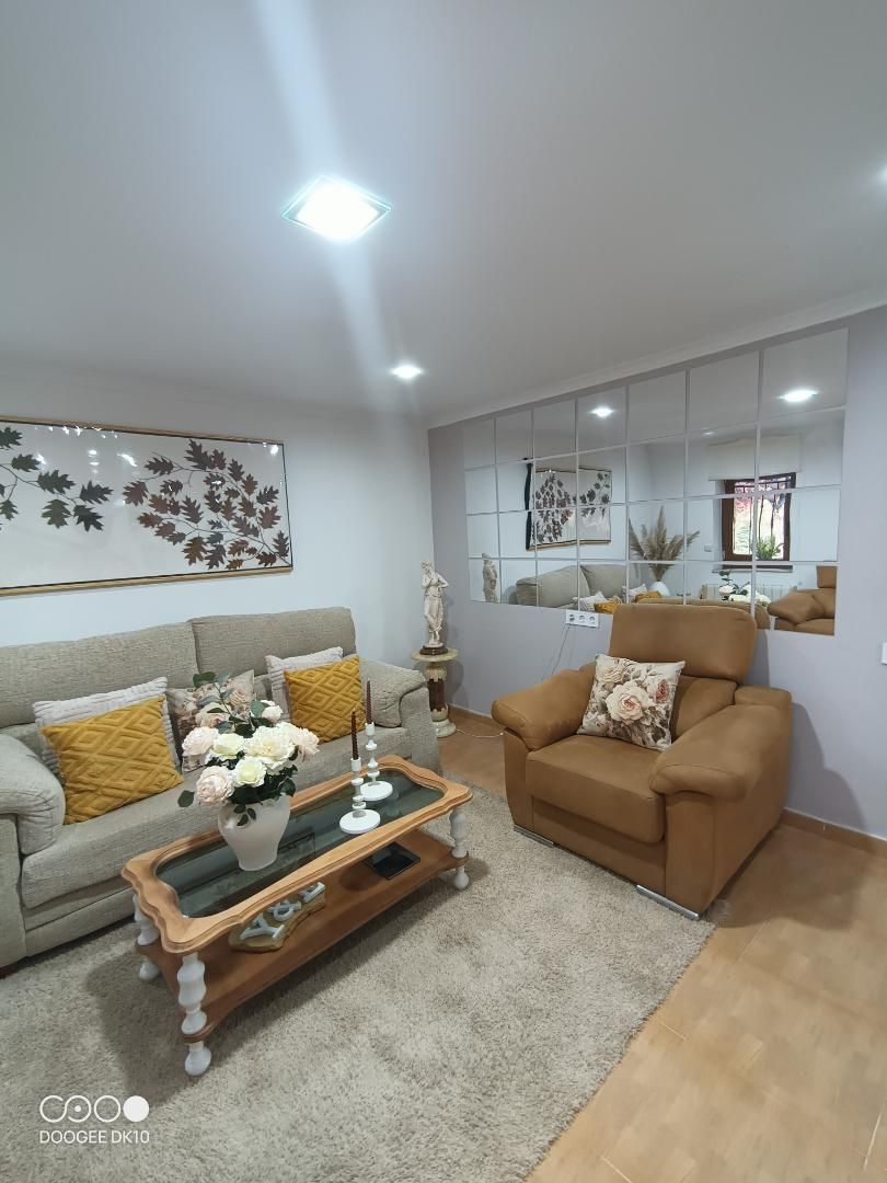 Sala d'estar de Casa o xalet en venda en Mieres (Asturias) amb Terrassa