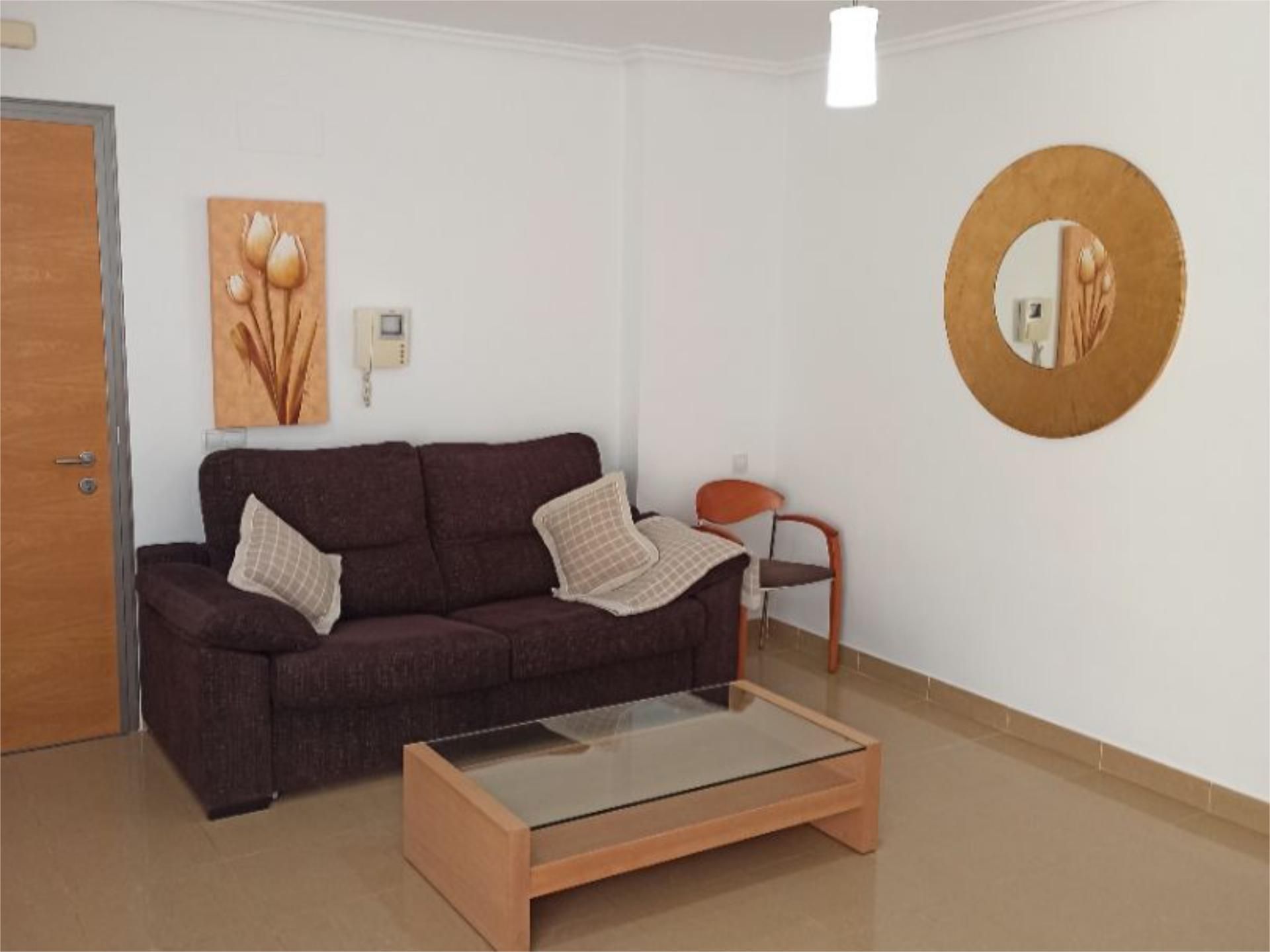 Sala d'estar de Apartament de lloguer en  Almería Capital amb Aire condicionat, Moblat i Videoporter