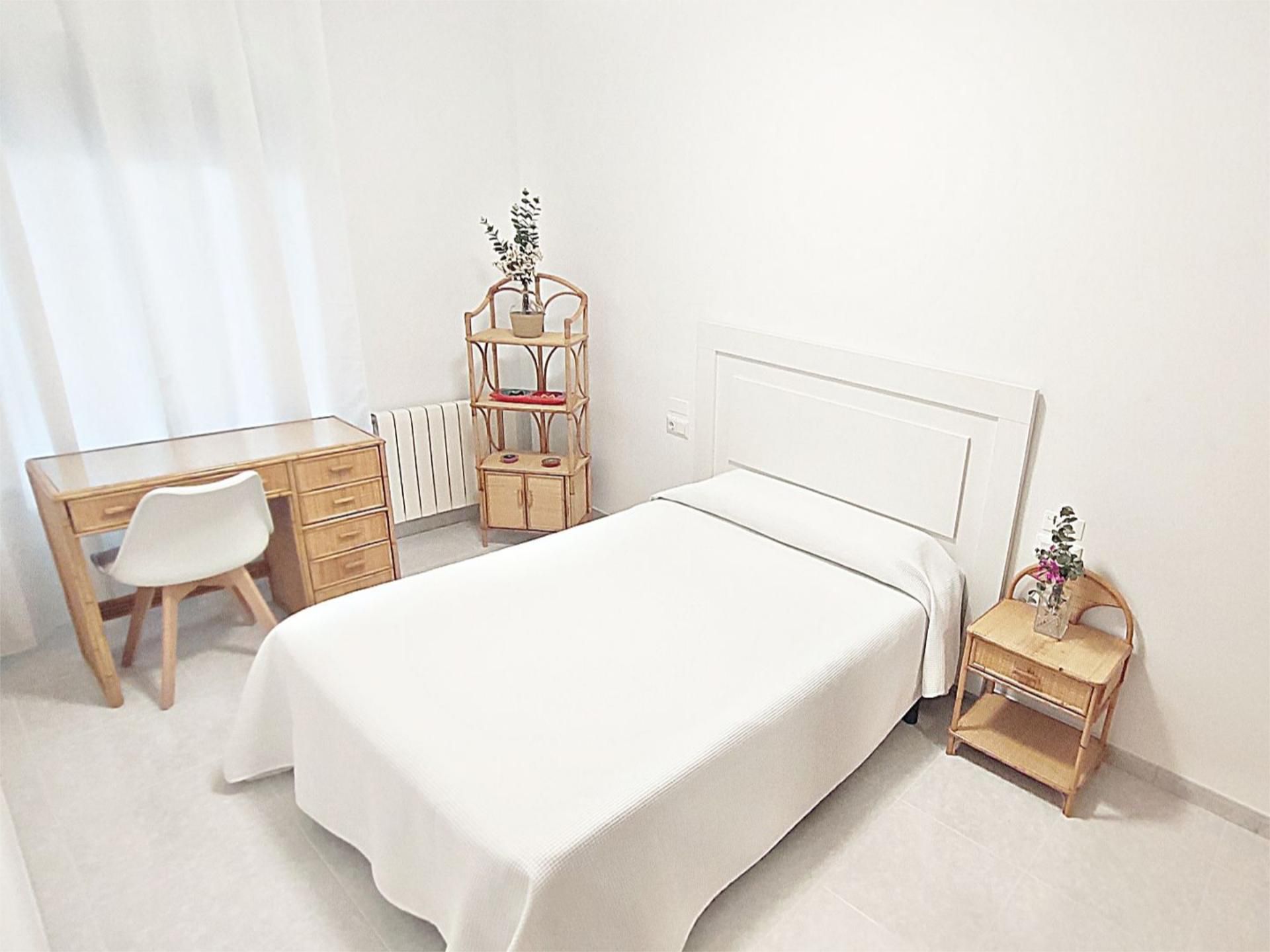 Bedroom of Flat to share in Peal de Becerro  with Air Conditioner, Terrace and Furnished