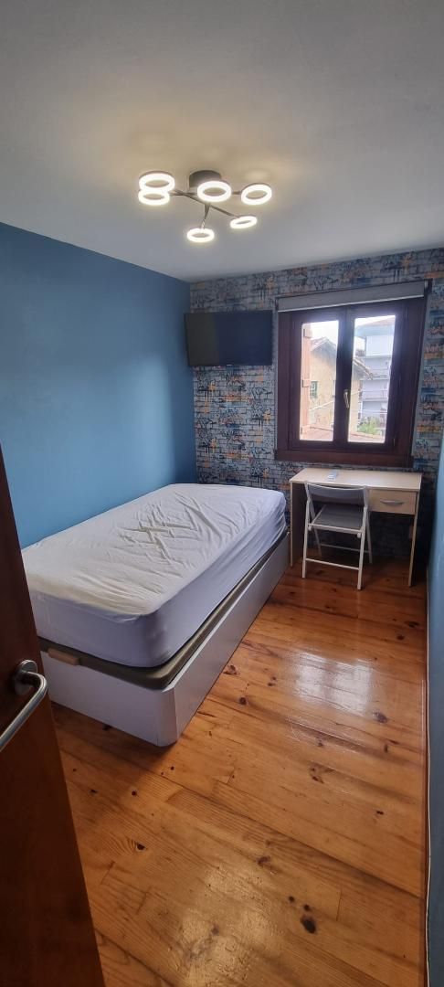 Bedroom of Flat for sale in Irun 