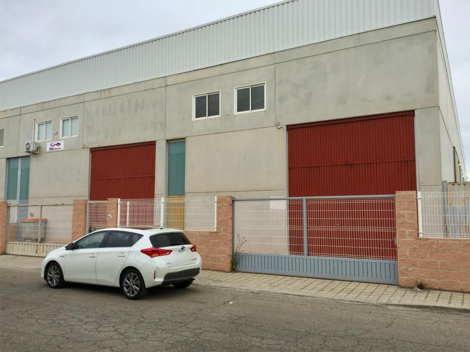 Vista exterior de Nau industrial en venda en Loeches