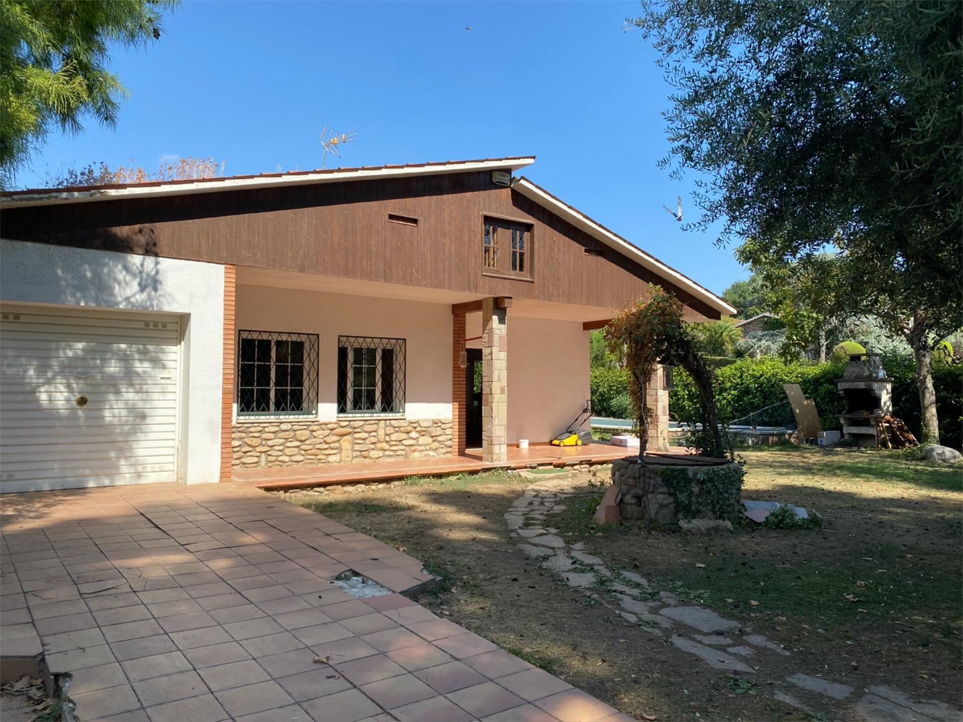 Exterior view of House or chalet for sale in Santa Eulàlia de Ronçana  with Heating, Private garden and Parquet flooring