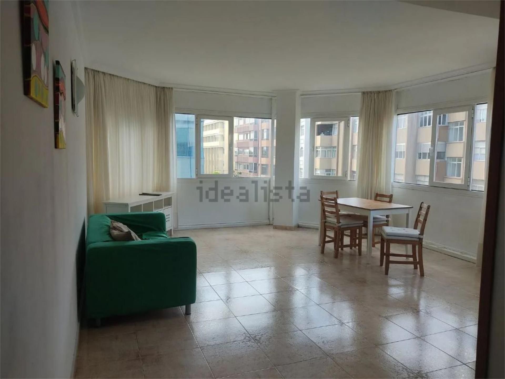 Sala d'estar de Pis de lloguer en Las Palmas de Gran Canaria amb Moblat