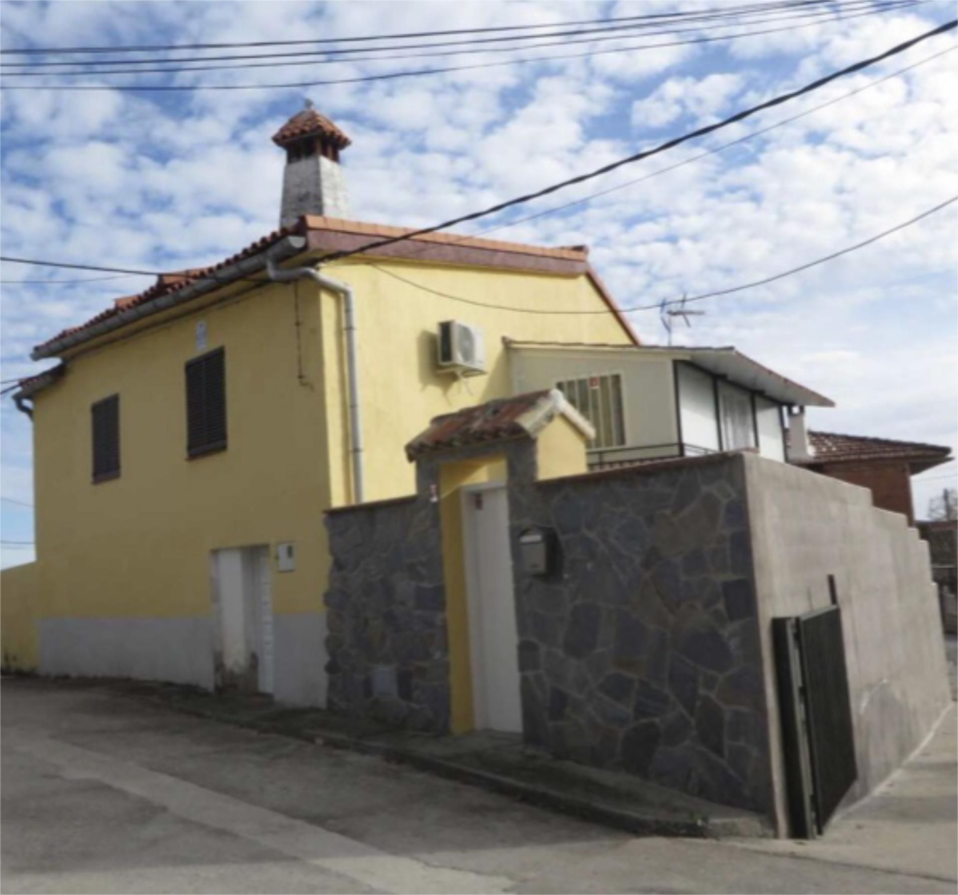 Vista exterior de Casa o xalet en venda en Casavieja amb Aire condicionat, Calefacció i Jardí privat