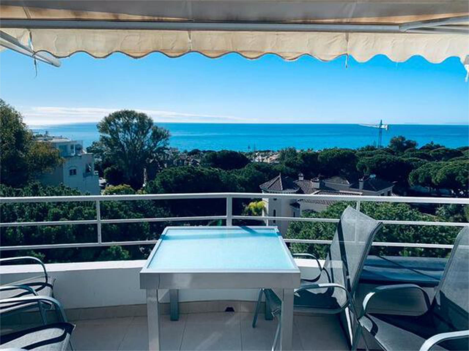 Vista exterior de Apartamento de alquiler en Marbella con Jardín privado, Terraza y Piscina