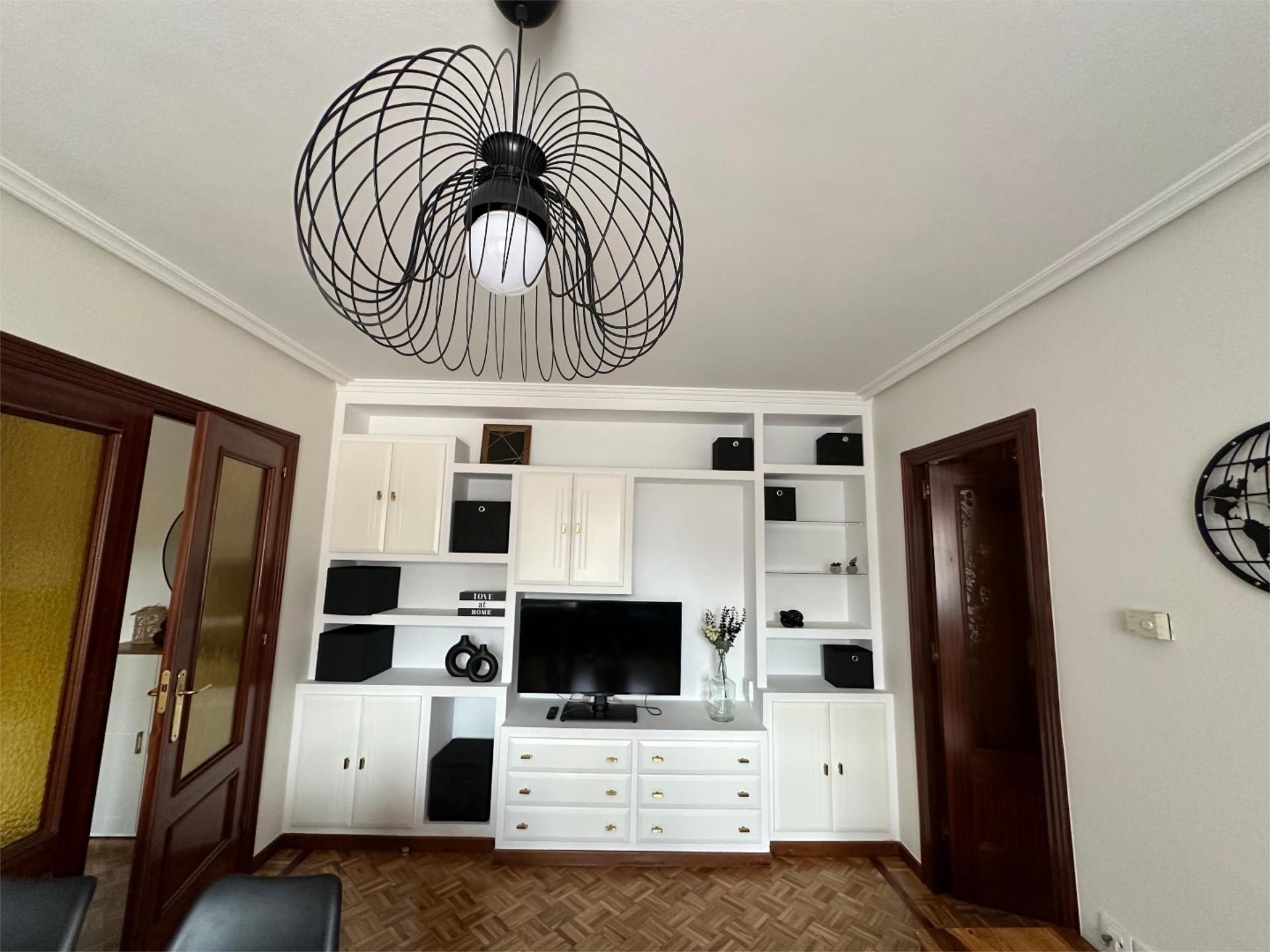 Living room of Flat to rent in Oviedo   with Heating, Parquet flooring and Terrace