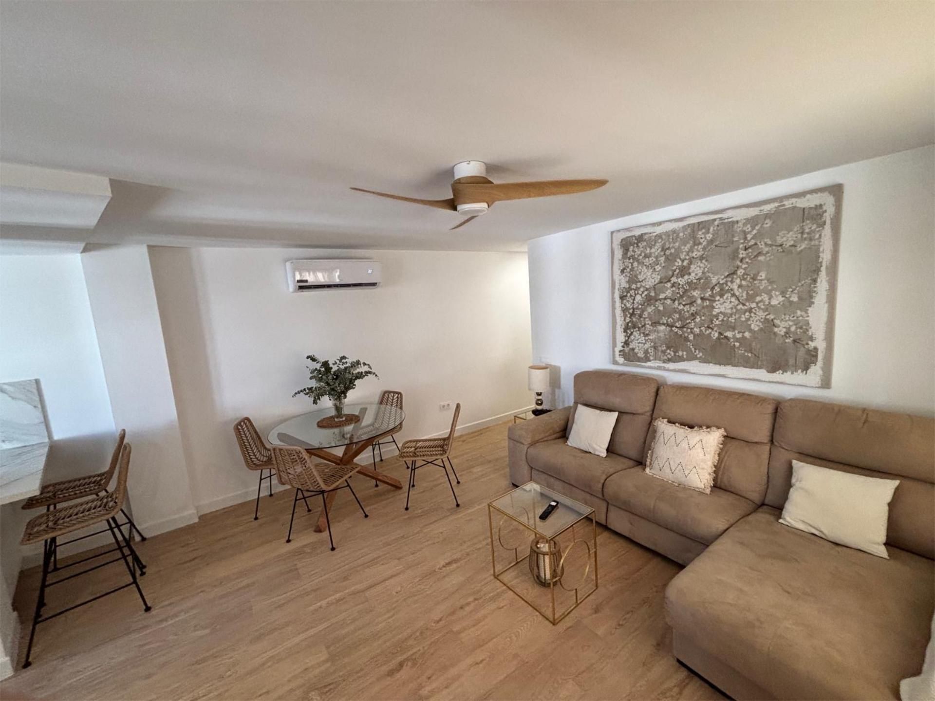 Sala d'estar de Pis de lloguer en  Córdoba Capital amb Aire condicionat, Calefacció i Parquet