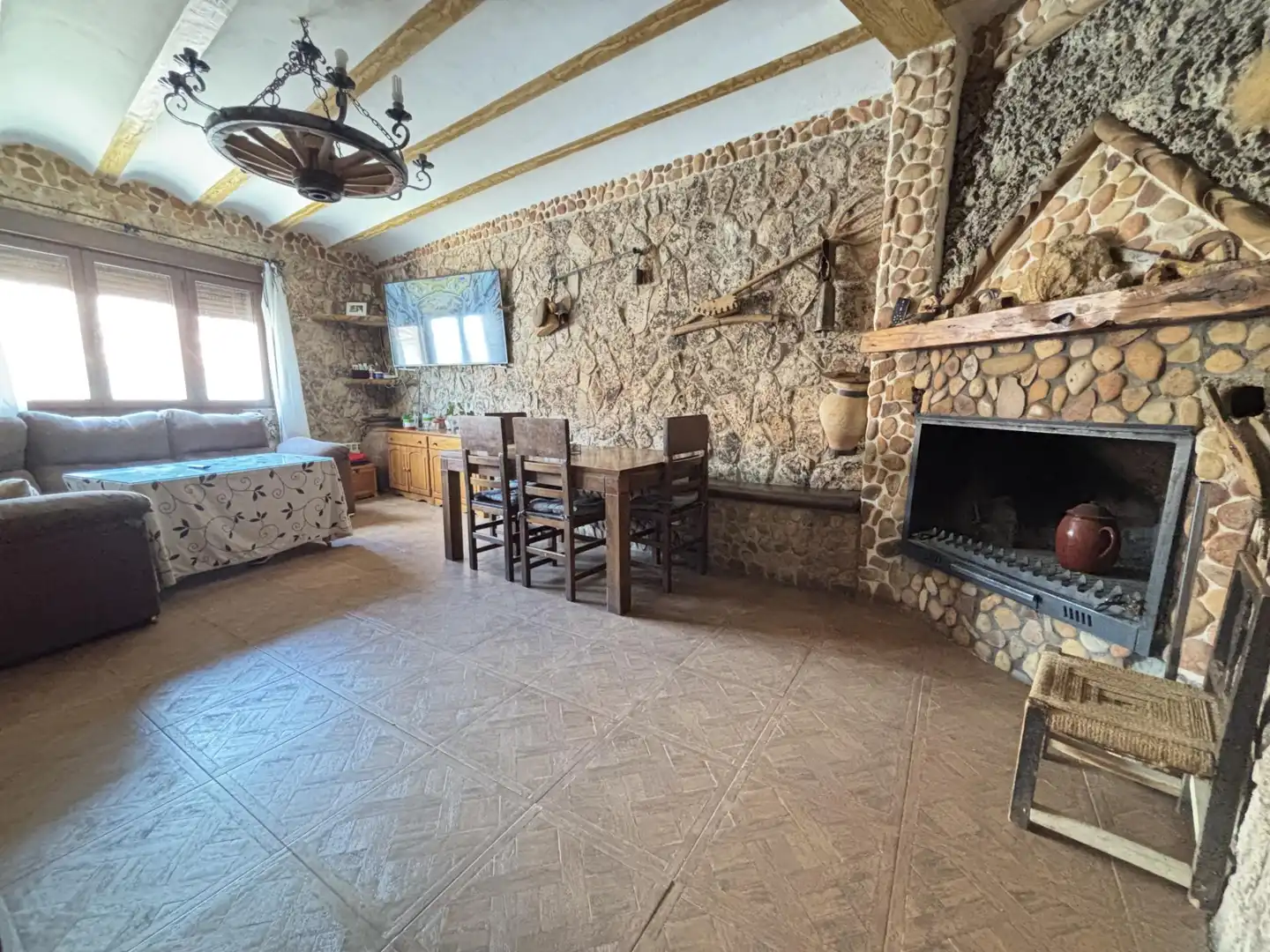 Casa adosada en venta en Calle de la Fragua, 34, Robledo Comedor de Casa adosada en venta en Robledo con Calefacción, Parquet y Terraza