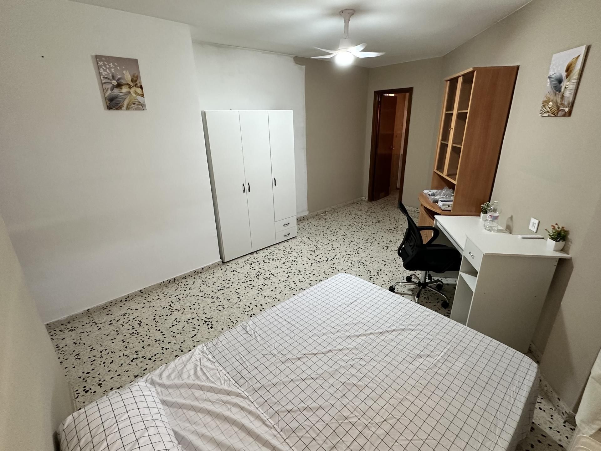 Bedroom of Flat to share in  Lleida Capital  with Heating and Furnished