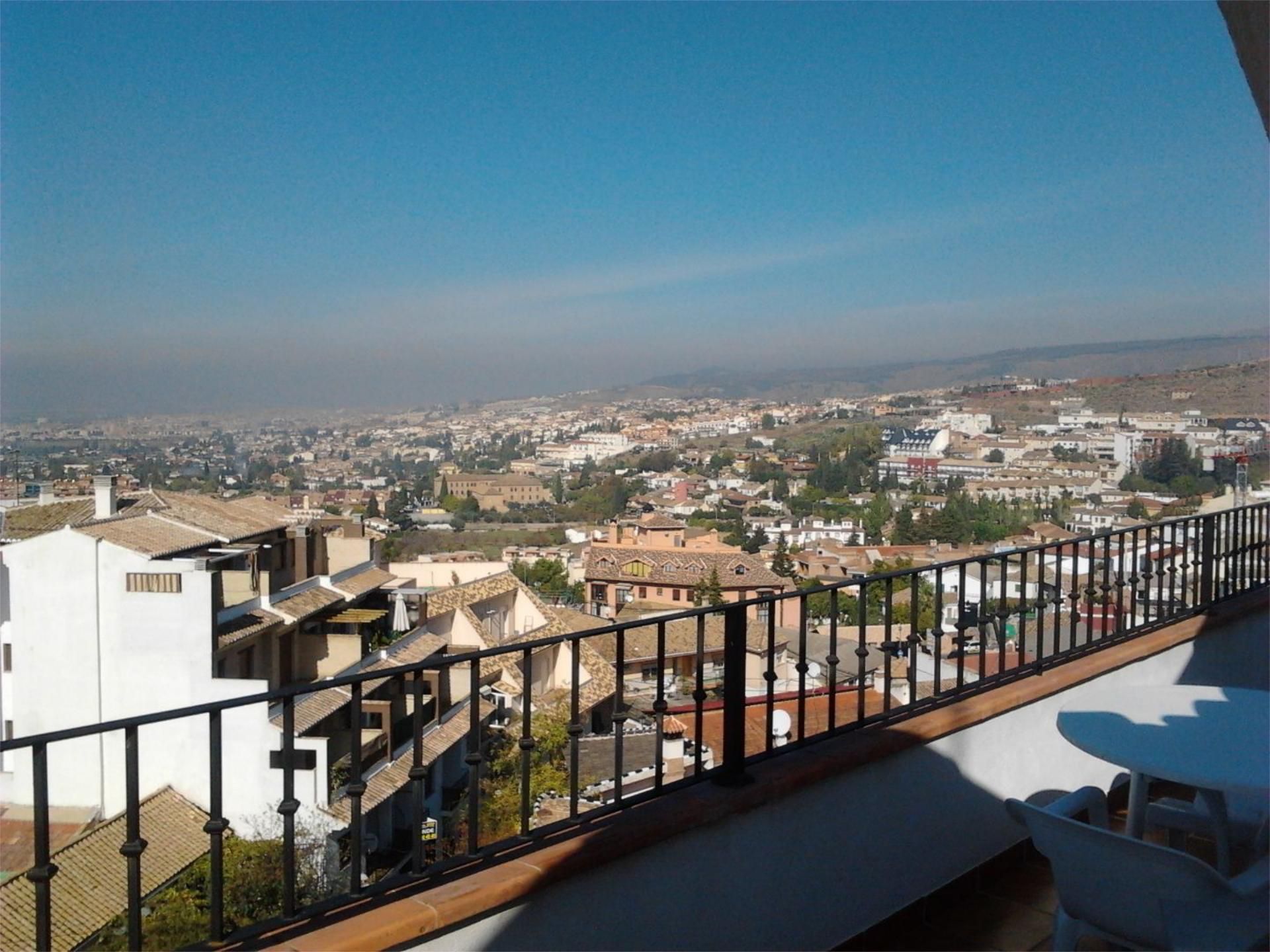Vista exterior de Àtic en venda en Monachil amb Aire condicionat i Terrassa