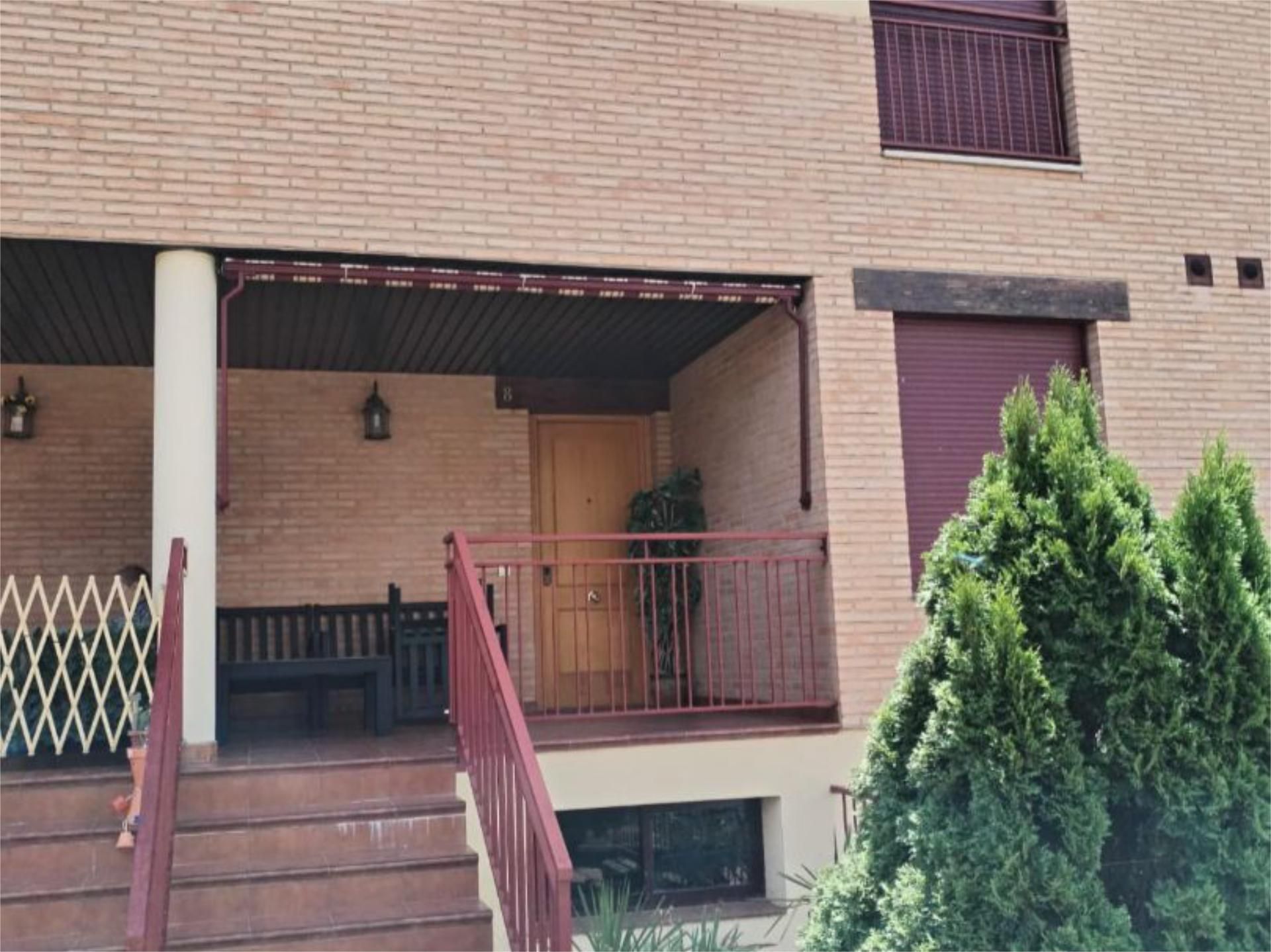 Vista exterior de Casa adosada en venta en Canillas de Río Tuerto con Calefacción, Jardín privado y Parquet