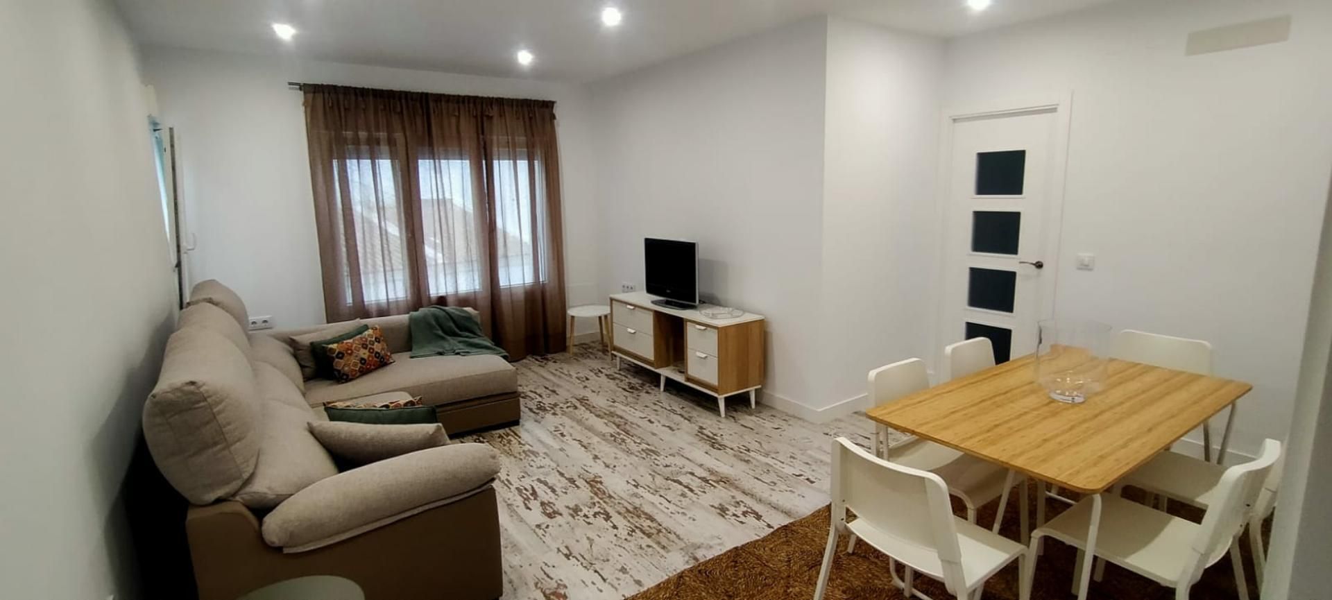 Living room of Flat to rent in Chiclana de la Frontera  with Air Conditioner, Parquet flooring and Furnished