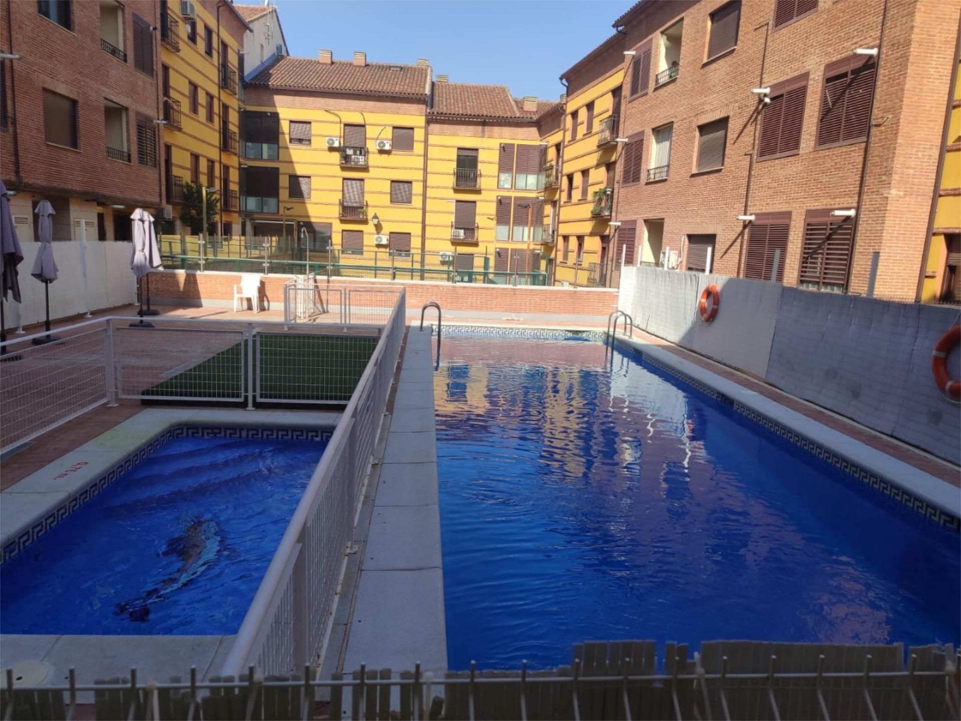 Swimming pool of Flat for sale in Ocaña