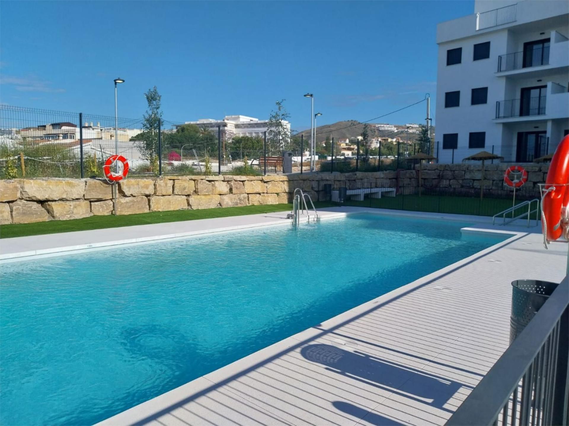 Piscina de Pis de lloguer en Rincón de la Victoria amb Aire condicionat, Calefacció i Jardí privat