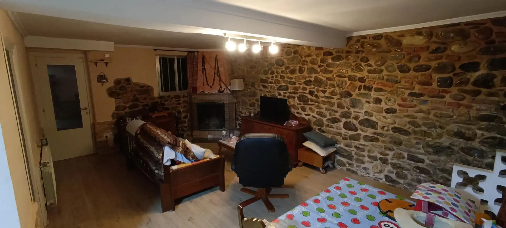 Habitació a Calle de Panama, 39, Zona Alta Casa adosada per a compartir en Ponferrada amb Calefacció, Jardí privat i Parquet