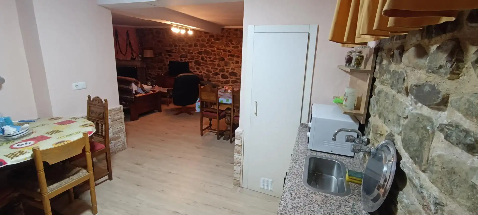 Habitació a Calle de Panama, 39, Zona Alta Casa adosada per a compartir en Ponferrada amb Calefacció, Jardí privat i Parquet