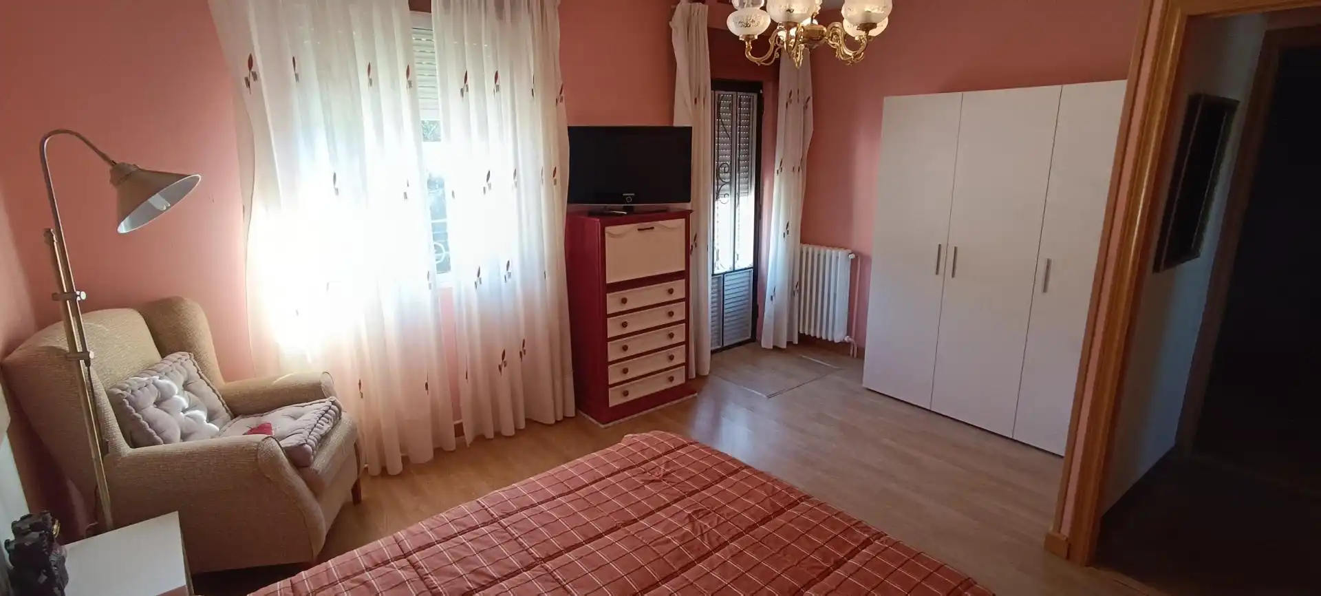 Habitació a Calle de Panama, 39, Zona Alta Dormitori de Casa adosada per a compartir en Ponferrada amb Calefacció, Jardí privat i Parquet