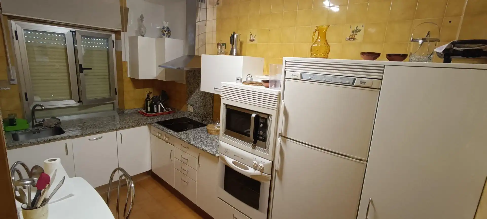 Habitació a Calle de Panama, 39, Zona Alta Cuina de Casa adosada per a compartir en Ponferrada amb Calefacció, Jardí privat i Parquet