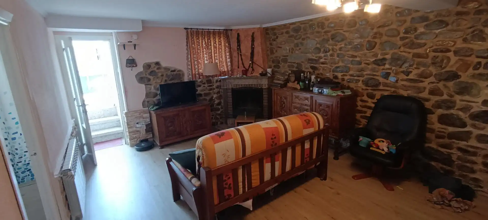 Habitació a Calle de Panama, 39, Zona Alta Sala d'estar de Casa adosada per a compartir en Ponferrada amb Calefacció, Jardí privat i Parquet
