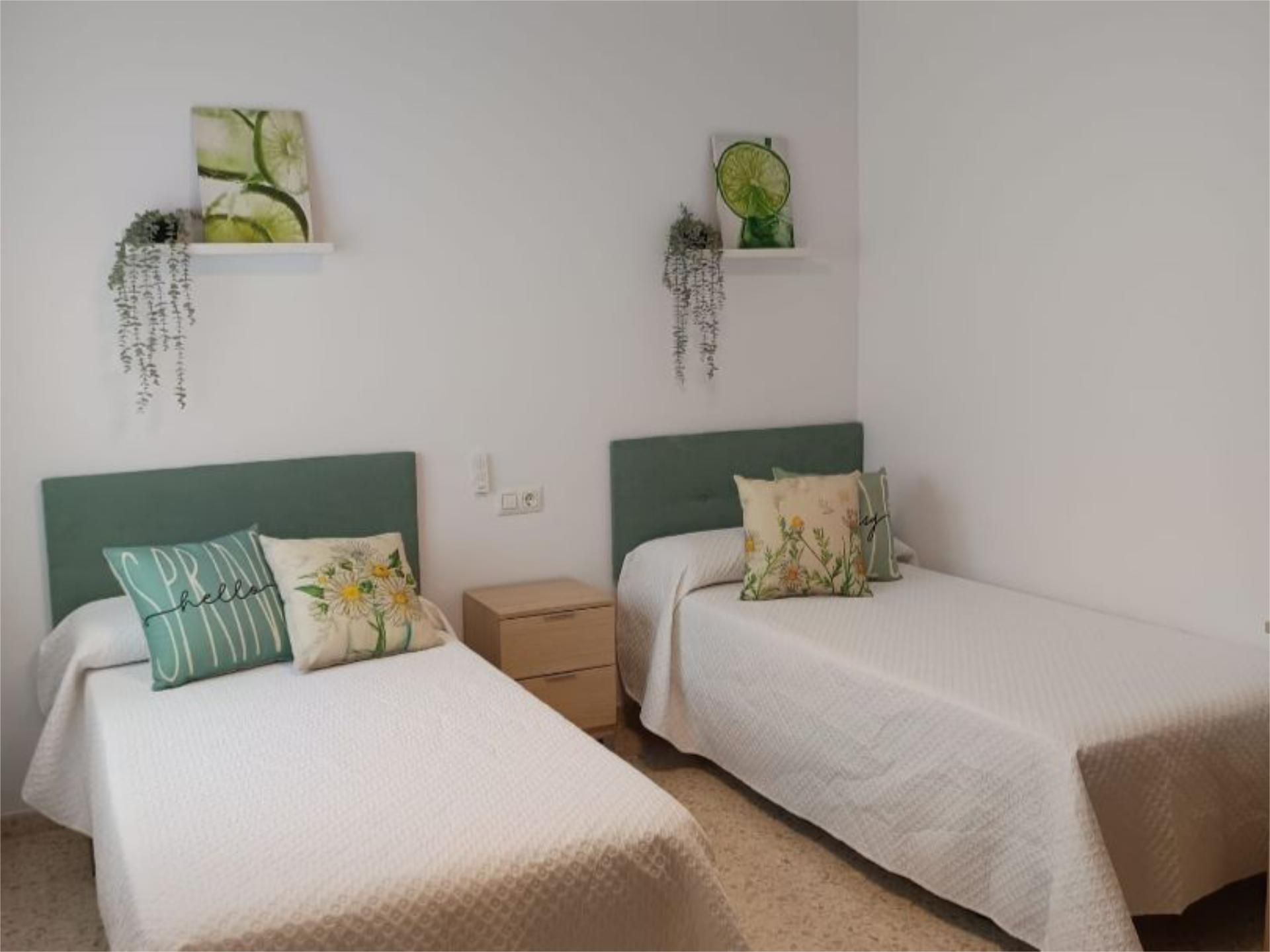 Dormitori de Apartament en venda en Rota amb Moblat i Balcó