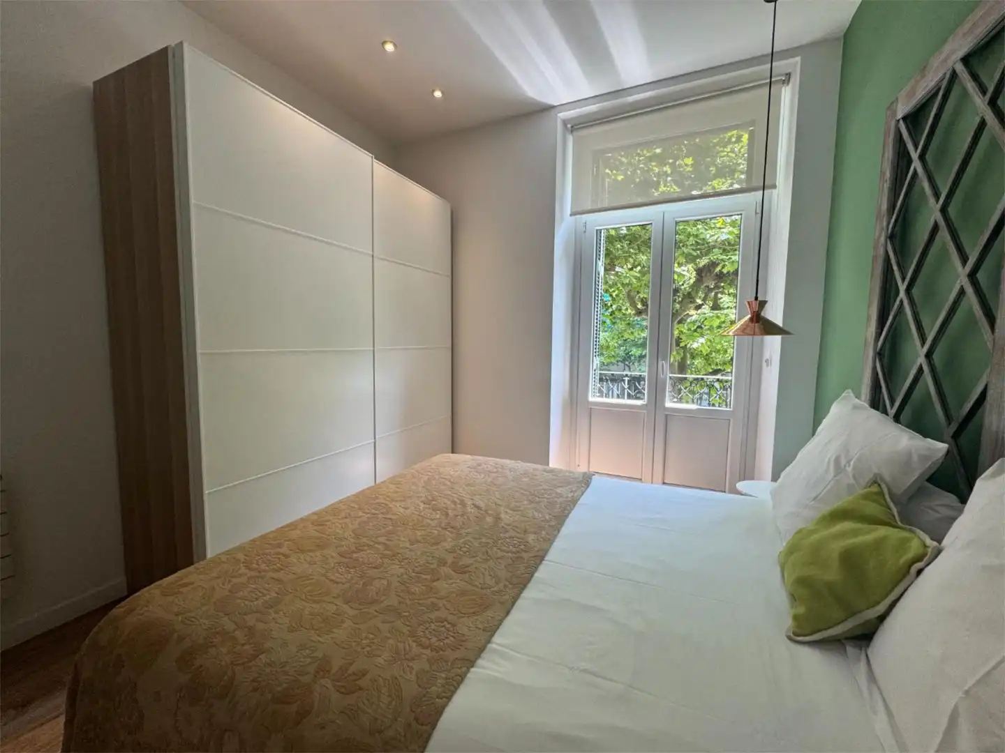 Bedroom of Flat for rent in Donostia - San Sebastián   with Heating, Parquet flooring and Furnished
