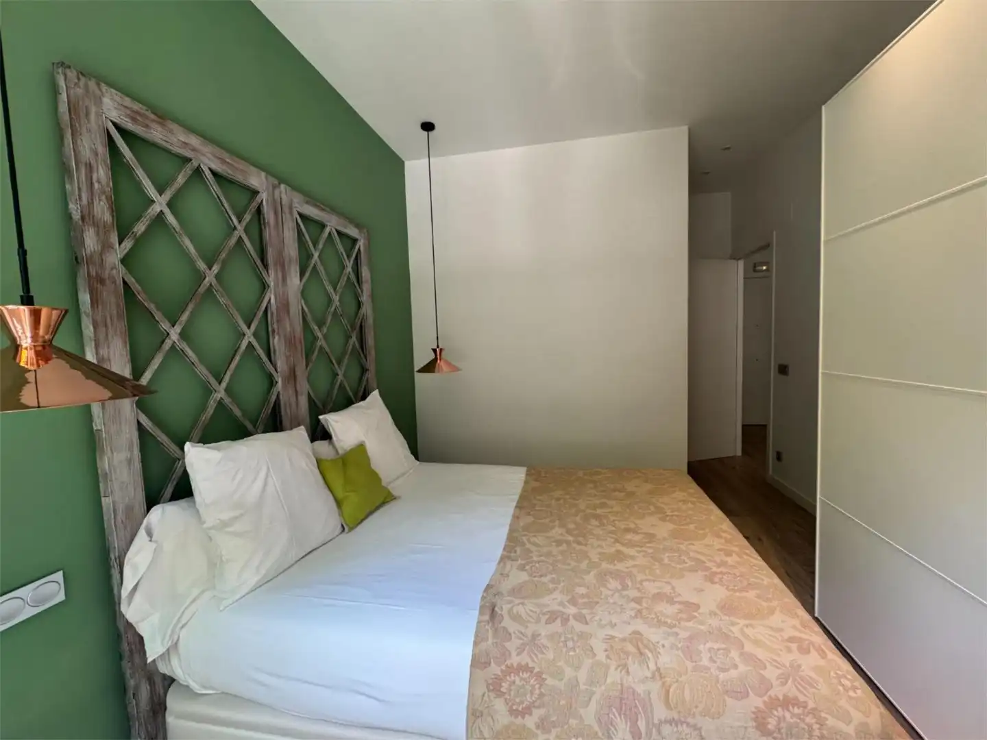 Bedroom of Flat for rent in Donostia - San Sebastián   with Heating, Parquet flooring and Furnished
