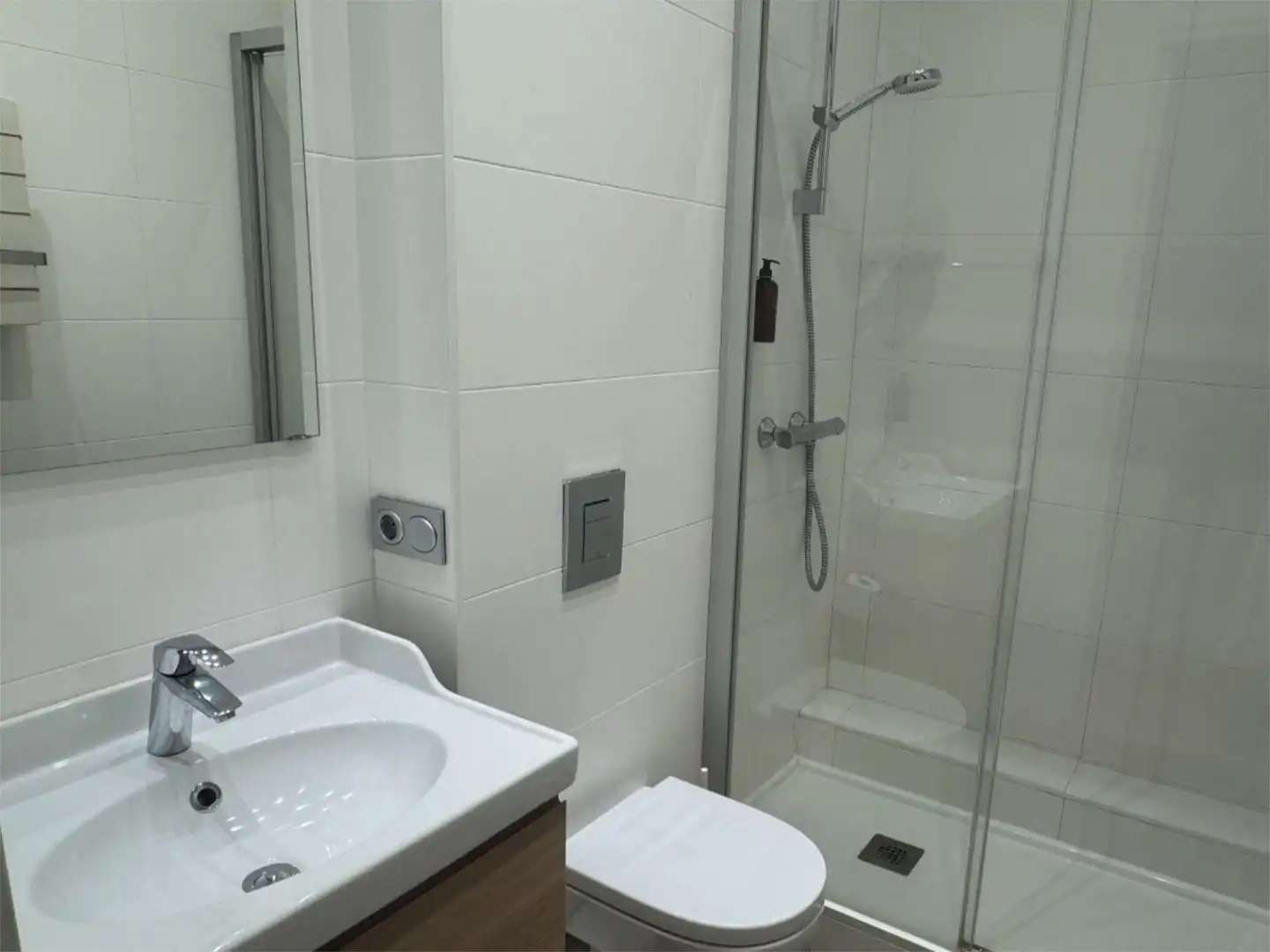 Bathroom of Flat for rent in Donostia - San Sebastián   with Heating, Parquet flooring and Furnished
