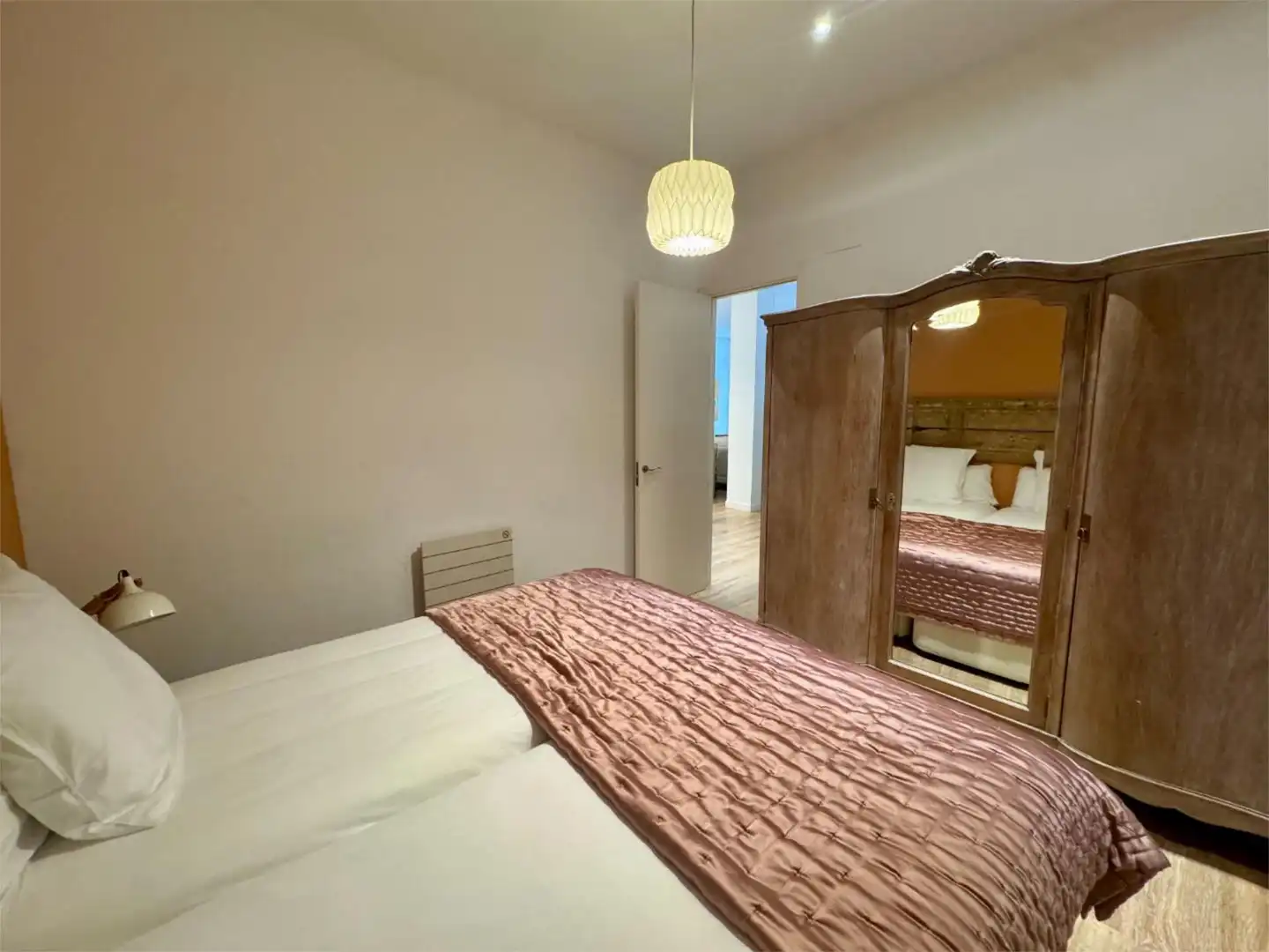 Bedroom of Flat for rent in Donostia - San Sebastián   with Heating, Parquet flooring and Furnished