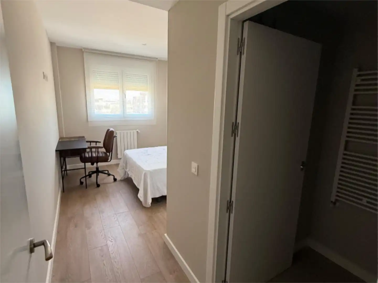 Bedroom of Flat for share in Badajoz  with Air Conditioner, Heating and Private garden
