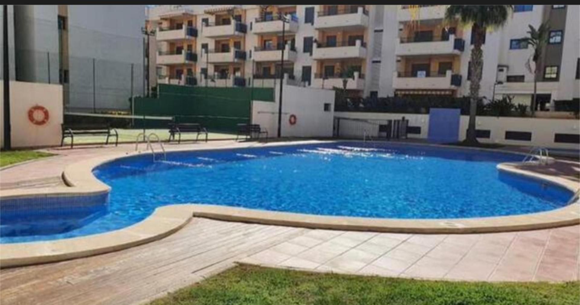 Piscina de Pis de lloguer en Almenara amb Balcó
