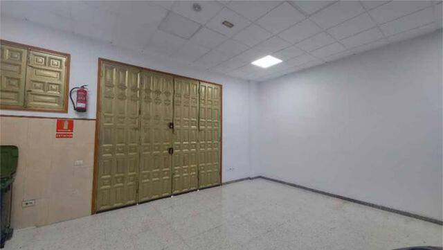 Local comercial en Alquiler en Los Tarahales - La Paterna