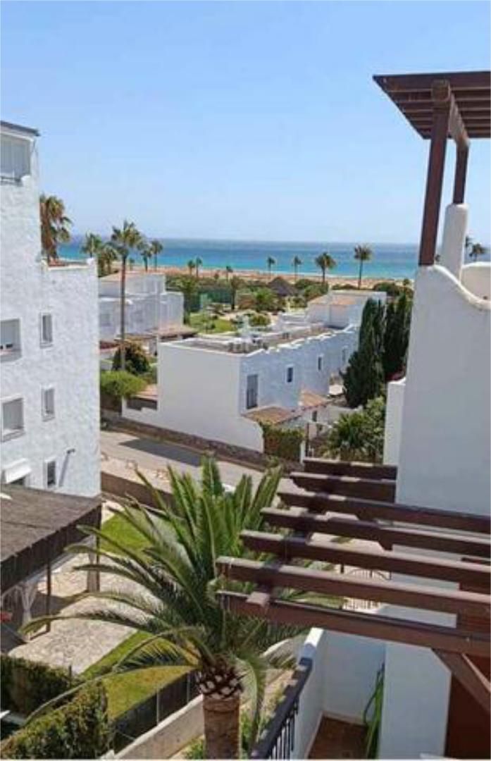 Vista exterior de Àtic en venda en Zahara de los Atunes amb Terrassa i Piscina
