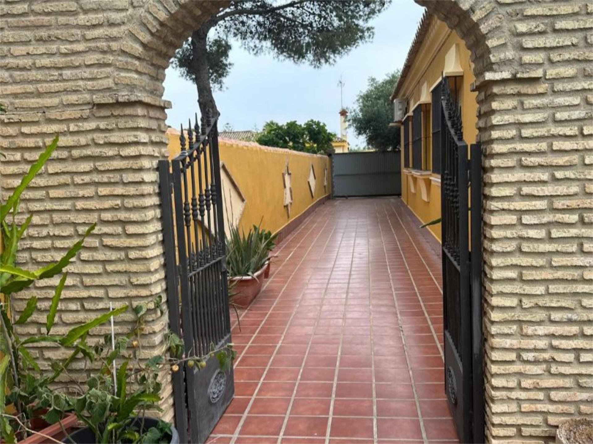 Exterior view of Flat to rent in Chiclana de la Frontera  with Air Conditioner, Heating and Private garden