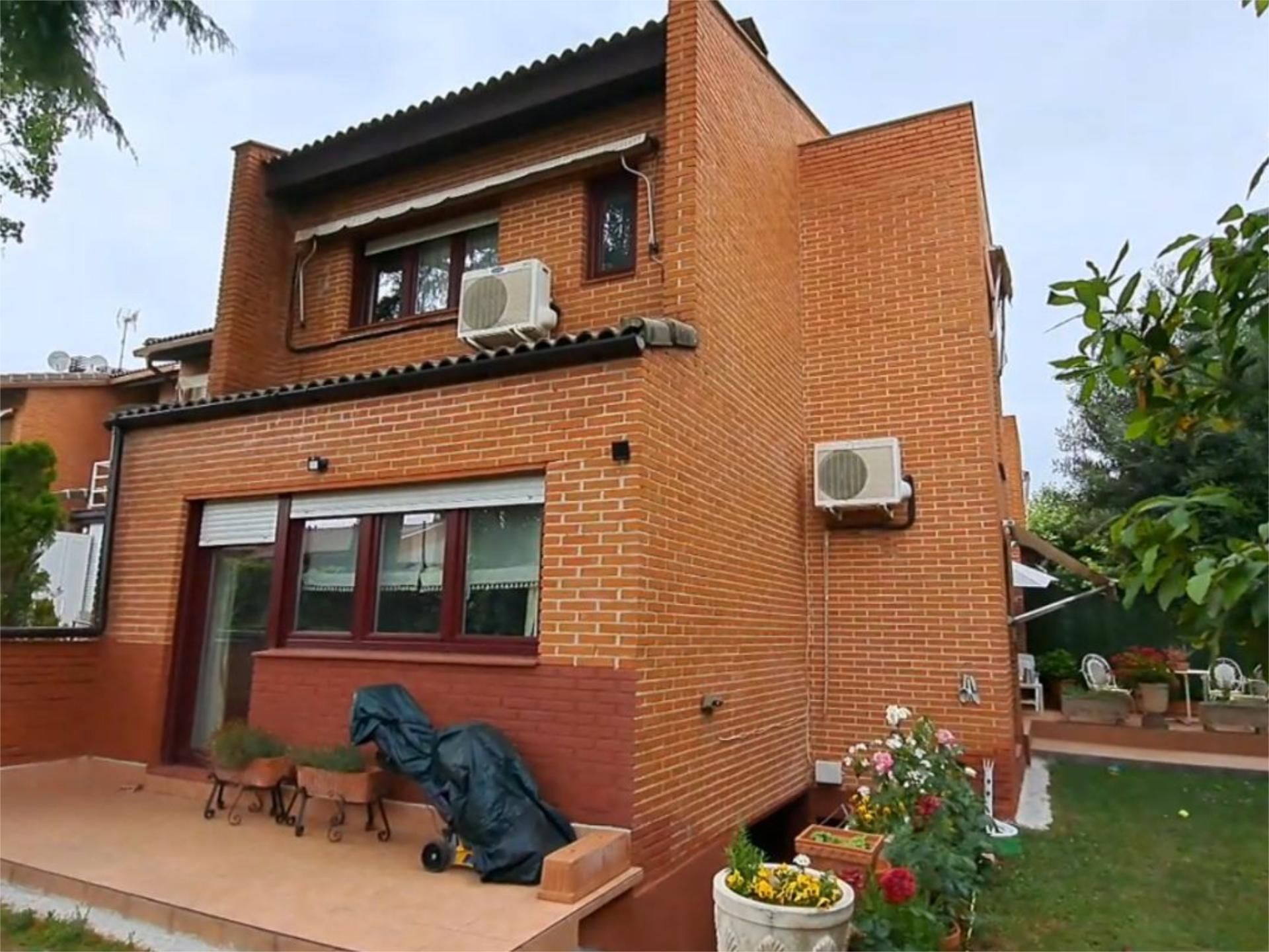 Exterior view of House or chalet for sale in Las Rozas de Madrid  with Air Conditioner, Terrace and Swimming Pool