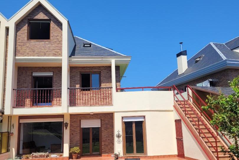 Casa adosada en venda a Urbanizacion Arco Iris, 15, Bezana - Prezanes, Cantabria - imatge 1 Foto 1 de Casa adosada en venda a Urbanizacion Arco Iris, 15, Bezana - Prezanes, Cantabria