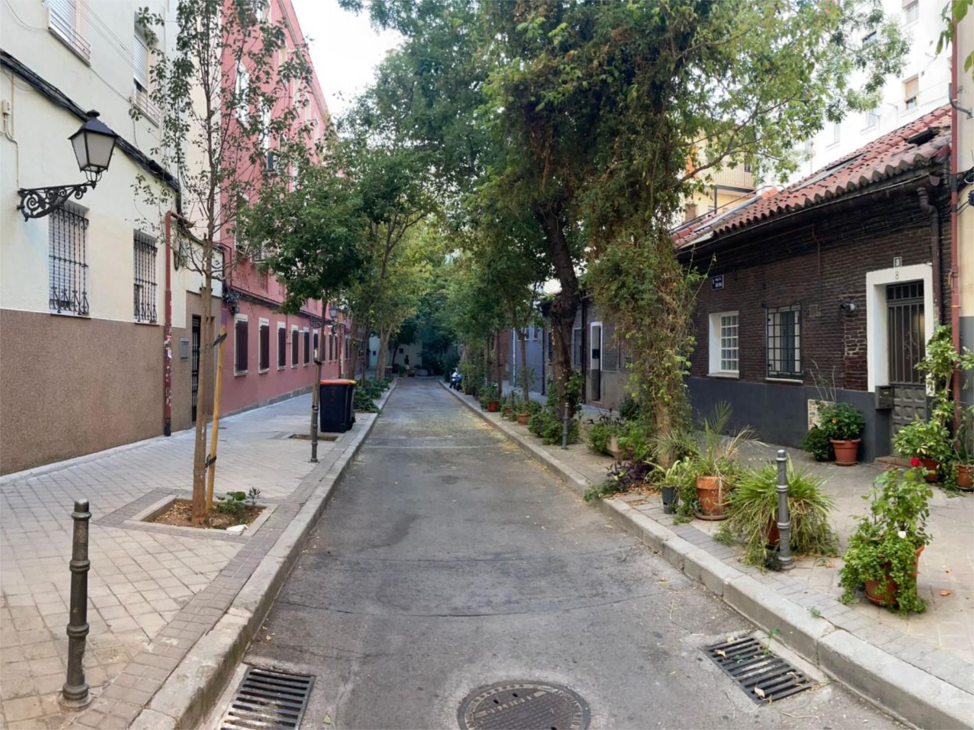 Exterior view of Flat for sale in  Madrid Capital  with Furnished and Balcony